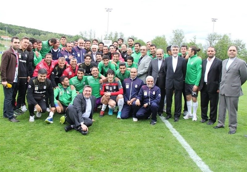 آرزوی موفقیت فیس‌بوکی ظریف برای تیم ملی فوتبال ایران