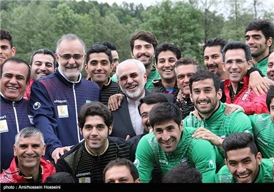 Iran's FM Zarif Meets Team Melli in Austria Camp