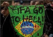 اعتراض برزیلی‌های مخالف جام جهانی با تیروکمان