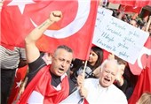 تظاهرات تُرک‌های آلمان در اعتراض به سفر اردوغان به کلن