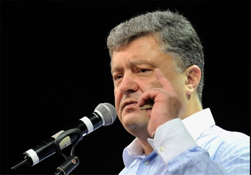 Ukraine&apos;s Poroshenko Urges Putin to Tighten Borders after Violence