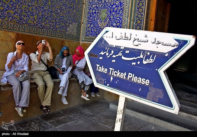 مشکل قدیمی گردشگران خارجی در ایران در گروه اقدام بانک مرکزی/وقتی پول نقد مسافران چالش می‌شود
