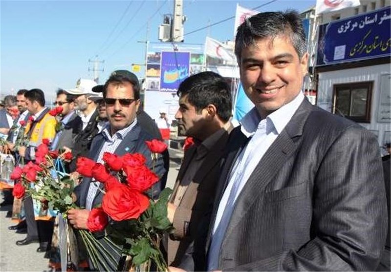مسئولان استان مرکزی از مسافران نوروزی استقبال کردند+تصاویر