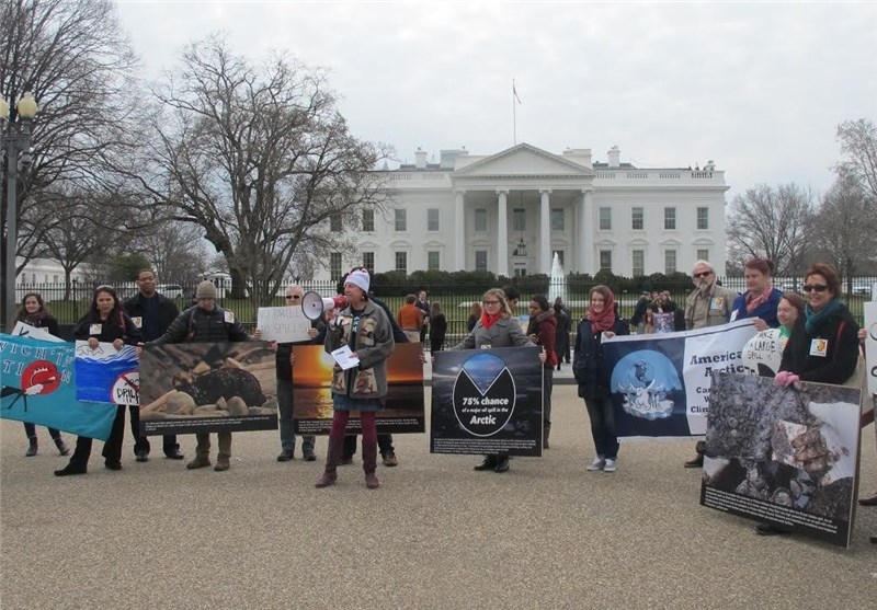 تجمع فعالان محیط زیست مقابل کاخ سفید در اعتراض به اقدامات غول‌های نفتی + عکس