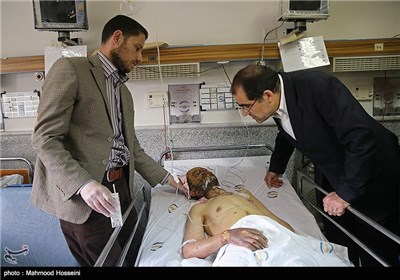 Iran’s Health Minister Visits Yemenis Injured in Sana'a Terrorist Attack