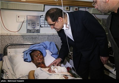 Iran’s Health Minister Visits Yemenis Injured in Sana'a Terrorist Attack