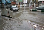 آب‌گرفتگی برخی معابر به دنبال بارش باران در تهران