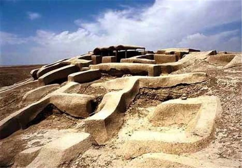 تپه باستانی و قلعه بمپور در معرض نابودی