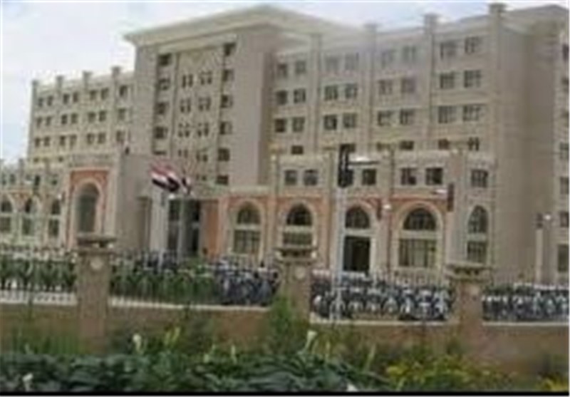 دعوت از سفارتخانه‌ها برای از سرگیری فعالیت خود در صنعا/ تقدیر از حمایت ایران از ملت یمن