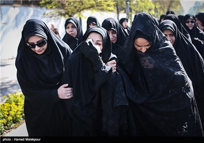 مراسم تشییع پیکر همسر آیت‌الله احمد جنتی دبیر شورای نگهبان و مادر علی جنتی وزیر فرهنگ و ارشاد در تهران