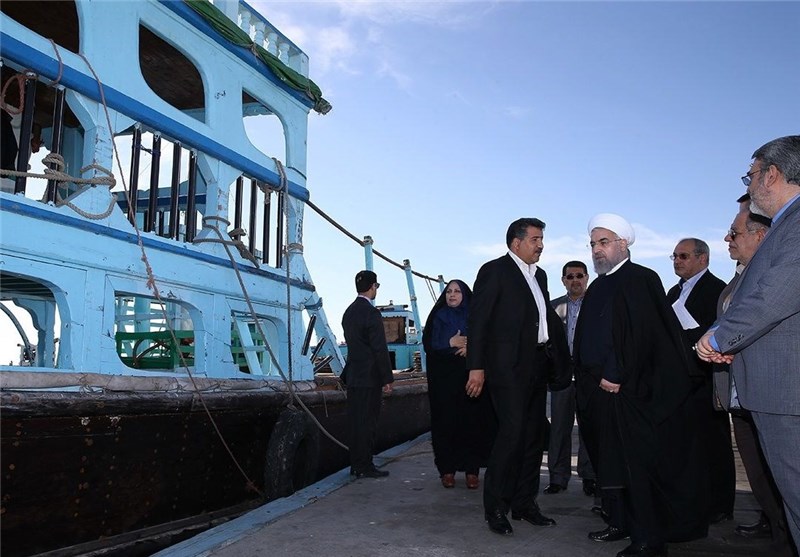 بازدید رئیس‌جمهور از طرح توسعه بندر بهمن در جزیره قشم