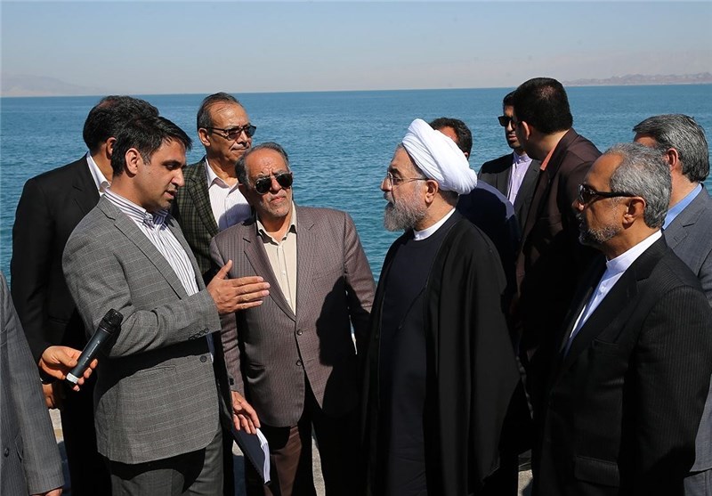 روحانی قشم را به مقصد تهران ترک کرد