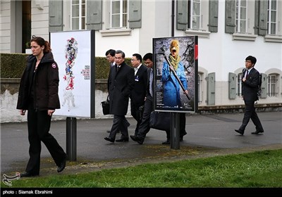 وانگ یی وزیر امور خارجه چین در حاشیه پنجمین روز مذاکرات ایران و کشورهای 1+5 - لوزان سوئیس