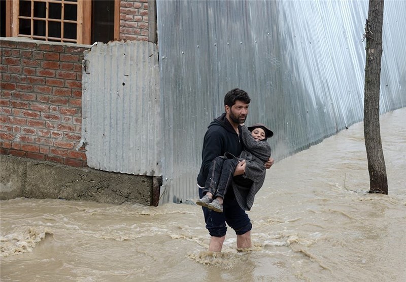 عملیات امداد و نجات در مناطق طوفان‌زده قزوین ادامه دارد