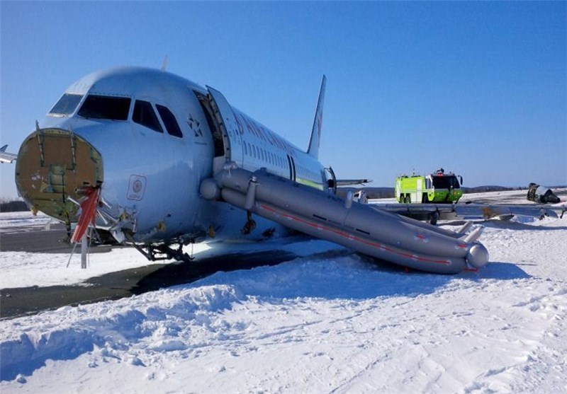 خروج هواپیما از باند در کانادا‎