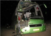 تصادف زنجیره‌ای 30 خودرو در باند جنوبی اتوبان قزوین-کرج/اتوبوس حامل 17 مسافر واژگون شد