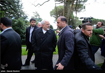 پیاده روی هیئت ایرانی بعد از مذاکرات عصر روز هفتم -لوزان سوئیس