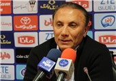 درخشان: با بازیکنان ذخیره و جوان برابر پرسپولیس بازی می‌کنیم/ ذوب‌‌آهن مگر تافته جدا بافته است؟