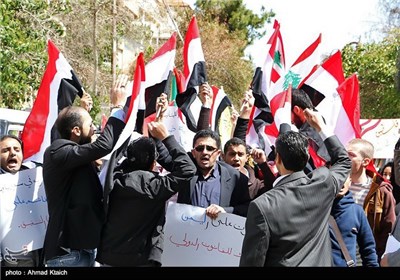 وقفة تضامنية مع الشعب اليمني مقابل السفارة السعودية في سوريا