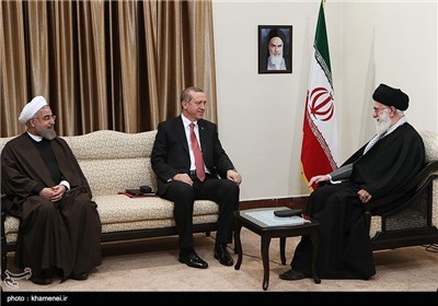 Turkey’s Erdogan Meets Ayatollah Khamenei in Tehran