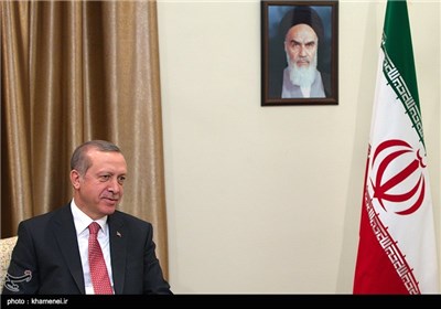 Turkey’s Erdogan Meets Ayatollah Khamenei in Tehran