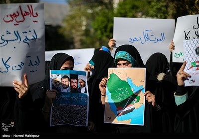 تجمع دانشجویان مقابل سفارت عربستان در اعتراض به جنایات آل سعود