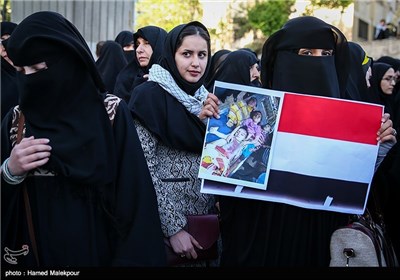 Iranian Students Protest in Front of Saudi Arabia Embassy in Tehran