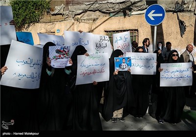 Iranian Students Protest in Front of Saudi Arabia Embassy in Tehran