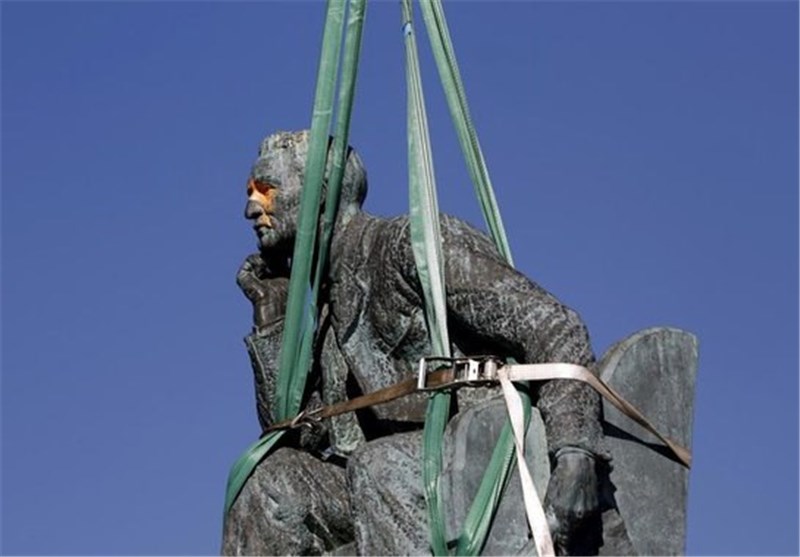 تصاویر برداشتن مجسمه رودس در آفریقای جنوبی‎