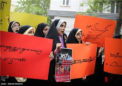 تجمع دانشجویان دفتر سازمان ملل در اعتراض به جنایات آل سعود