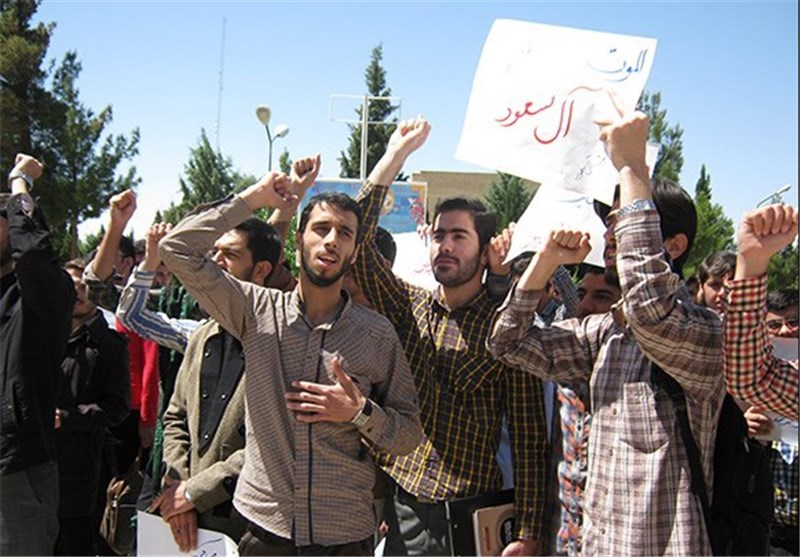 تجمع اعتراضی دانشجویان یزد در محکومیت جنایات آل سعود در یمن