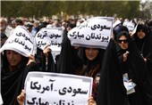 نمازگزاران شهرستان پلدختر در اعتراض به جنایت‌های آل سعود راهپیمایی کردند