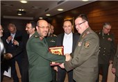 وزیر دفاع بلاروس خواستار توسعه همکاری‌های تهران و مینسک شد
