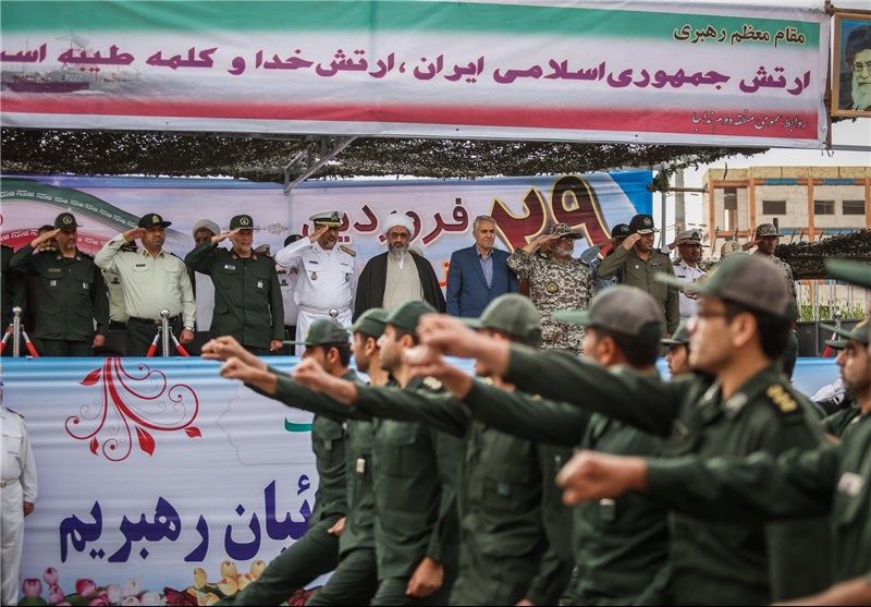 رژه نیروهای مسلح در استان بوشهر برگزار شد