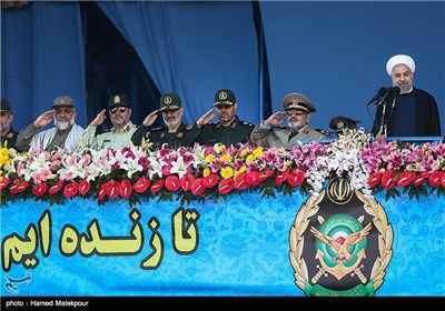 مراسم رژه روز ارتش با حضور حجت‌الاسلام حسن روحانی رئیس جمهور