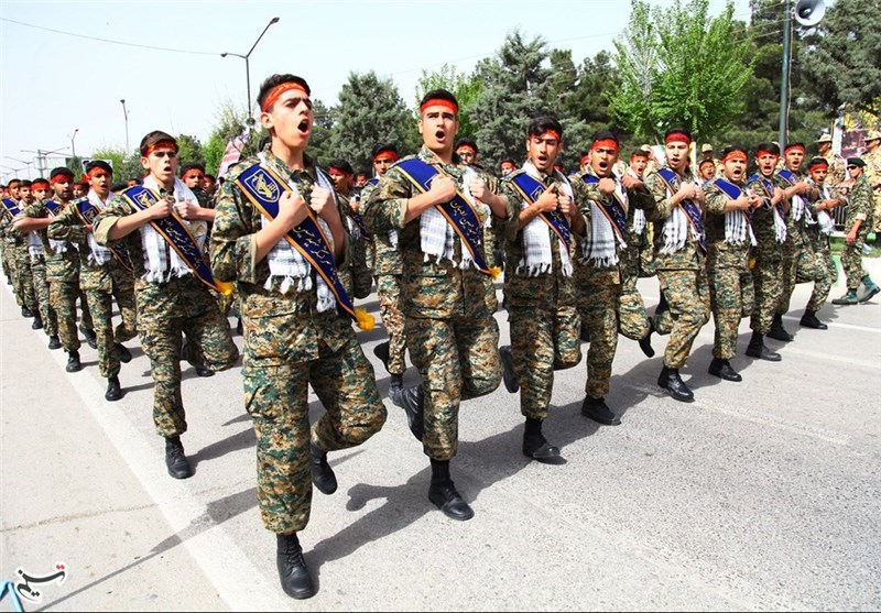مراسم رژه نیروهای مسلح در کرمانشاه برگزار شد+ تصاویر