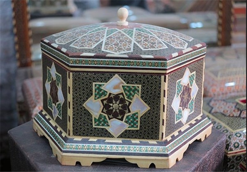 عرضه سنتی صنایع دستی استان فارس سبب کاهش صادرات آن شده است