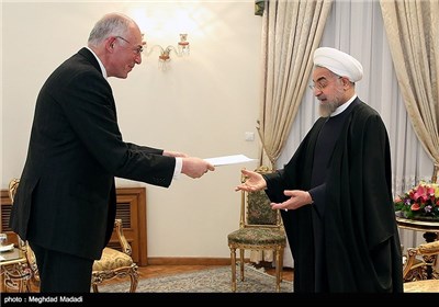 4 New Ambassadors Submit Credentials to Iran's President