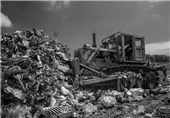 تامین هزینه ی زندگی در میان انبوهی از زباله +تصاویر