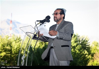 سخنرانی علیرضا رضاداد دبیر بخش بین‌الملل سی و سومین جشنواره فیلم فجر