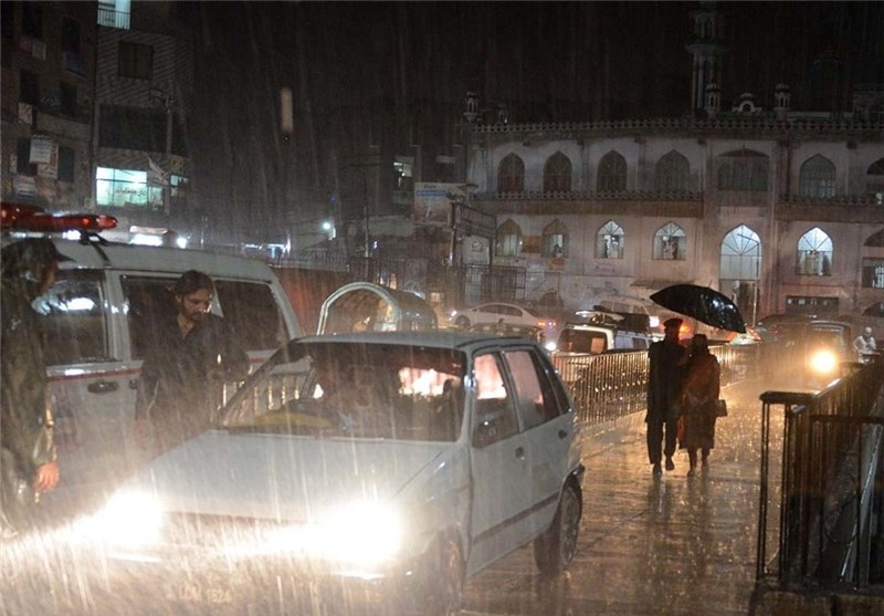 بارش شدید باران در پاکستان جان 26 نفر را گرفت + تصاویر