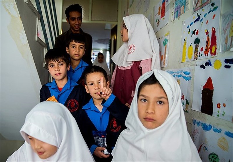 روند رضایت‌بخش ثبت‌نام دانش‌آموزان مهاجر در مدارس/کودکان ایرانی و افغانستانی درکنار هم سال تحصیلی را آغاز کردند