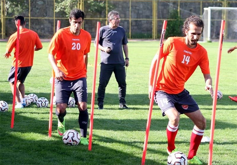 بحث هواداران در مورد مالک جدید پرسپولیس و تذکر باقری به بازیکنان