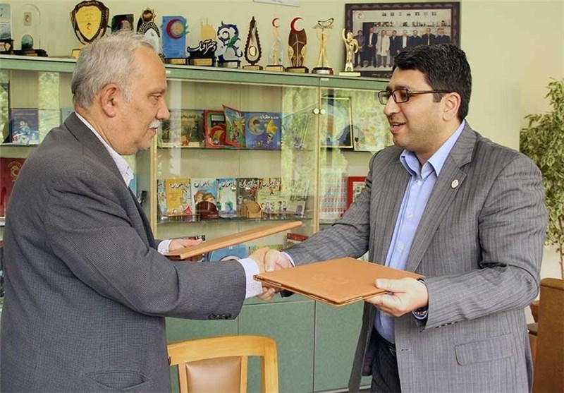 جوانان آموزش پیشگیری از بیماری ایدز را فرا می‌گیرند