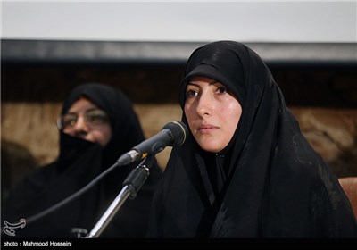 همسر شهید احمدی روشن در نشست خبری آغاز اکران مردمی فیلم های هسته ای جشنواره عمار