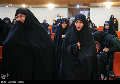 همسر و مادر شهید احمدی روشن در نشست خبری آغاز اکران مردمی فیلم های هسته ای جشنواره عمار