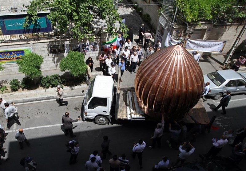 تصاویر بدرقه اولین قبه گلدسته های حرم مطهر امامین جوادین (ع)