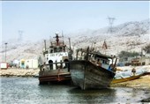 6 سرنشین لنج تجاری در آب‌های ساحلی امارات از مرگ نجات یافتند