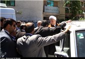 اعتراض دانشجویان به حضور هاشمی‌ در دانشگاه امیرکبیر با تشکیل زنجیره انسانی+تصاویر