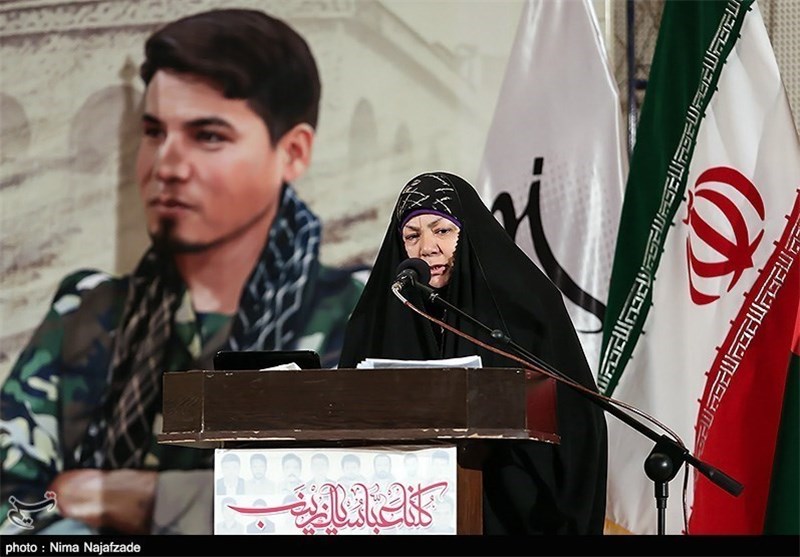 مادر شهید مدافع حرم: یک لحظه هم از خط امام و رهبری عدول نمی‌کنیم
